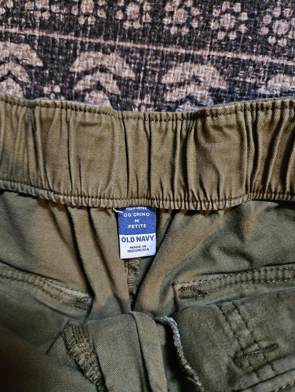 Old Navy Olive Green Cargo Crop Pants - Picture 2 of 7